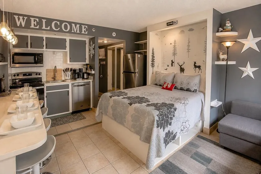 SC 2211: Chic Mountain Studio | Perfect for Summer Adventures - Image 1