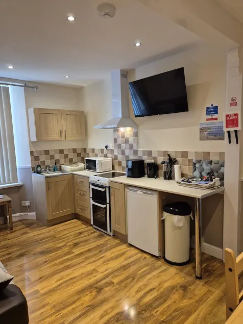 Apartment-Private Bathroom-Flat 7 - Image 1