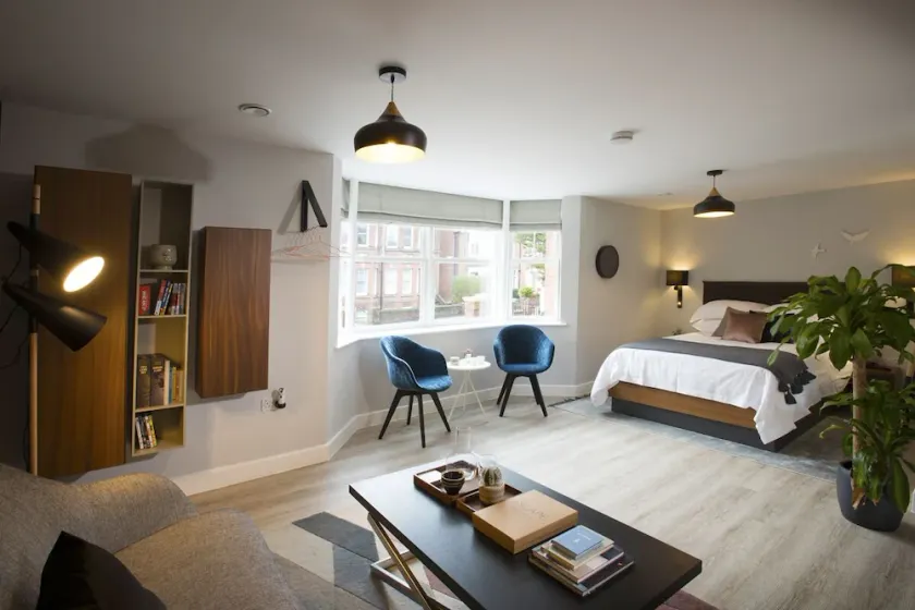 The Studio a chic Scandi-style apartment a stroll from the centre with parking. - Image 1