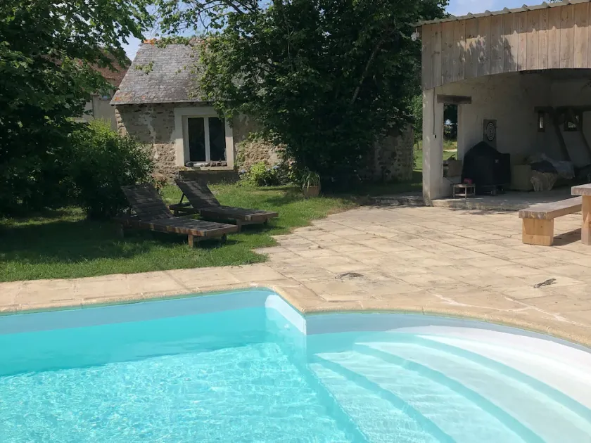 Charmante maison avec piscine en Brenne – 2 ch, jardin, draps et ménage inclus - Image 1