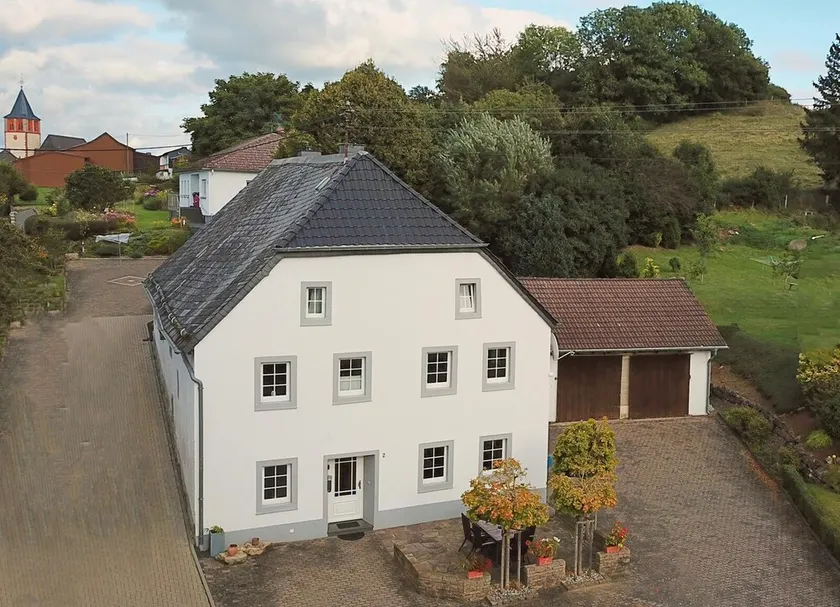 Cozy renovated farmhouse - Image 1