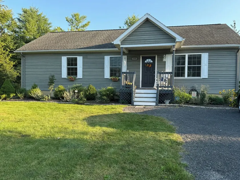 Charming Cottage in Private Lake Community (Pet-Friendly!) - Image 1