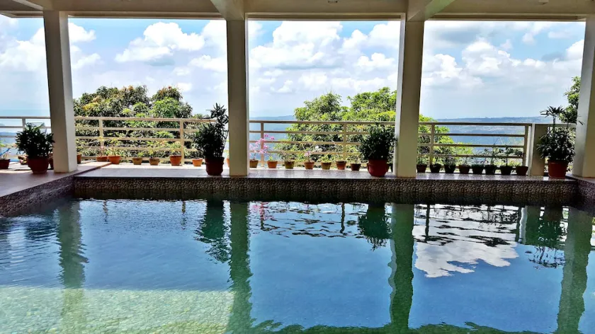 Splash Suites Hotel Tagaytay - Image 1