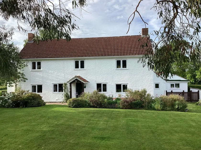 Large country house - Image 1