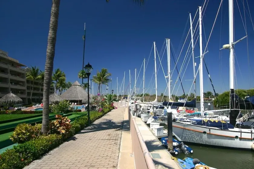 Perfect 2 Bedroom 2 Bath Condo - Paradise Village - Image 1