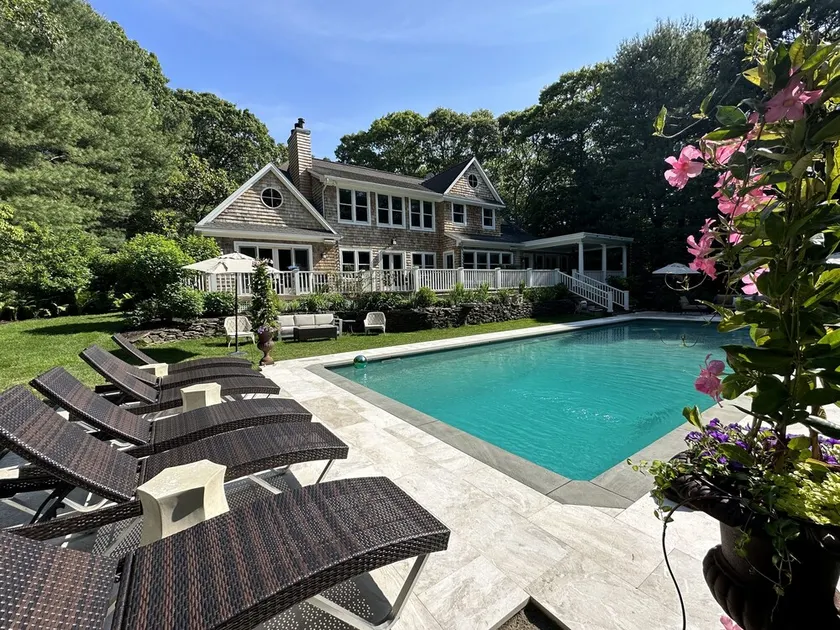 East Hampton Designer home close to Village with heated pool. - Image 1