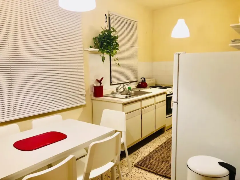 GREAT LOCATION 2 BR LARGE HOUSE! BEACH 2 BLOCKS - Image 1