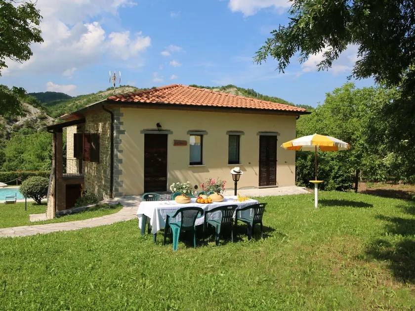 Apartment in Marche with Pool and Mountain Views - Image 1