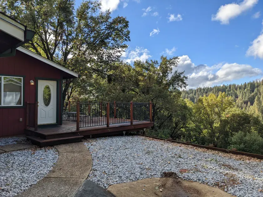 A rejuvenating cabin in the woods - Image 1