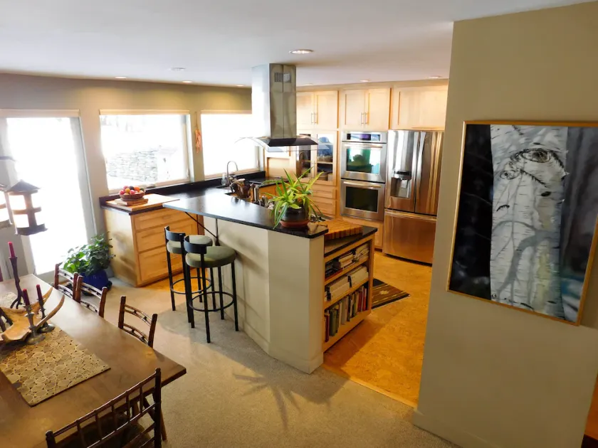 Mad River Valley Condo with Gourmet Kitchen, 2 Bedrooms, comfortably sleeps 6 - Image 1