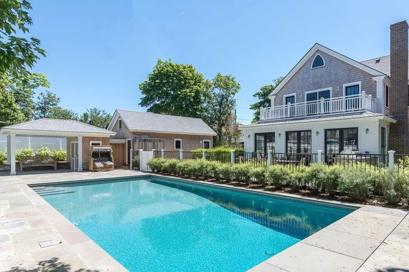 Modernes Bauernhaus In Edgartown Village Mit Pool - Image 1
