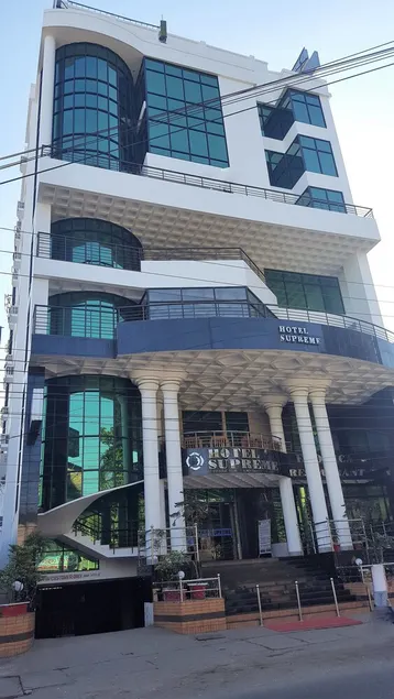 Hotel Supreme - Image 1