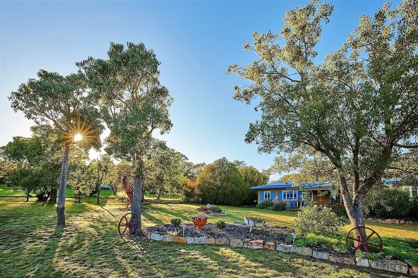 James 'Farmhouse Ballandean - Image 1