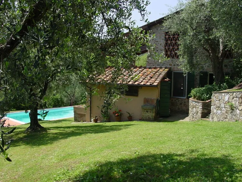 Fantastisk villa med stor have, pool og udsigt, på Lucca bakke - Image 1