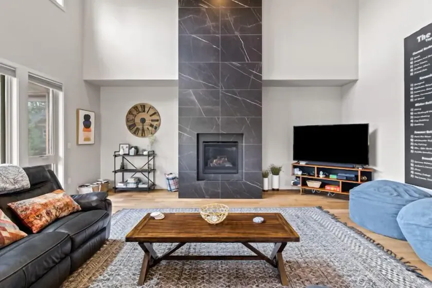 Helt ny! 5BR / 3. 5BA, 2922 sq ft, 12 sovepladser, Hot Tub, skridt til Deschutes River - Image 1