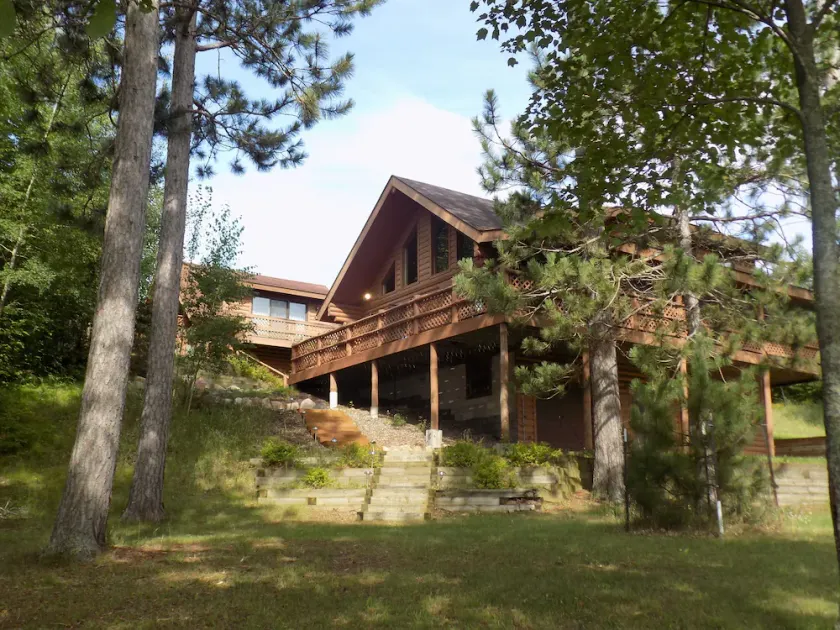 Beautiful Home Log sur le lac paisible, avec Guest Cabin - Image 1