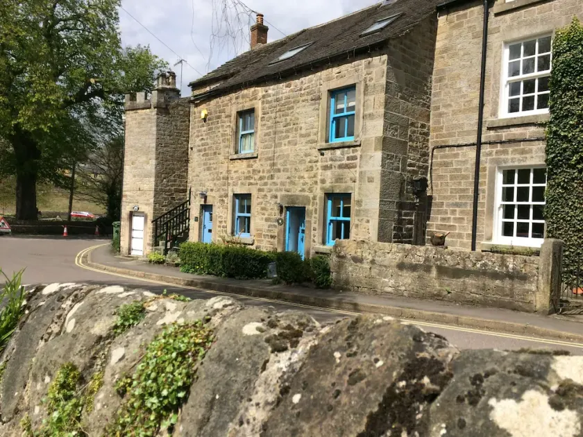 Brook cottage in Baslow next to Chatsworth Park - Image 1
