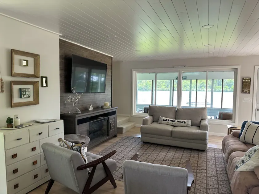 Ultimate Family Lake Retreat w/ Swim Slide, Sandy bottom, and Bar/TV Lounge - Image 1
