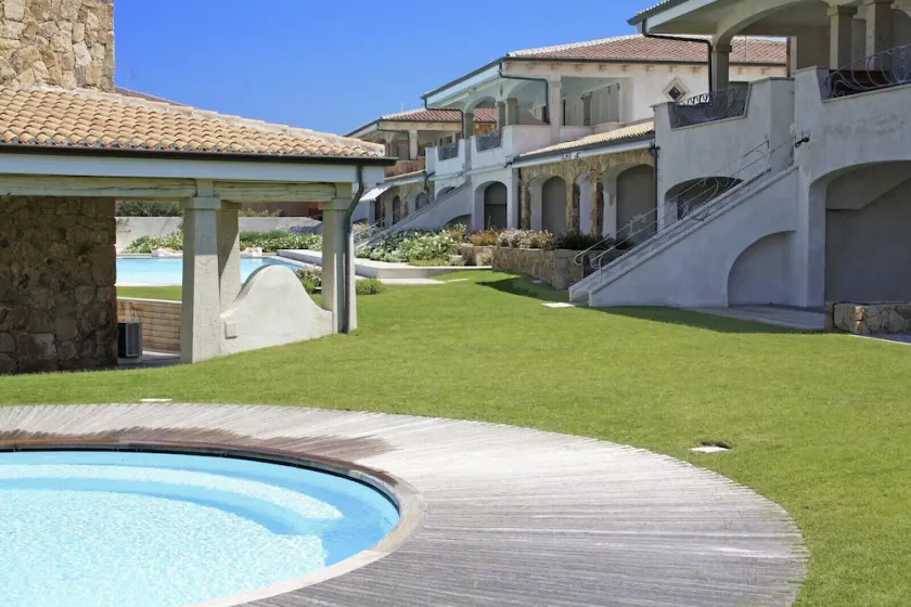 APARTMENT WITH POOL NEAR THE SEA - Image 1