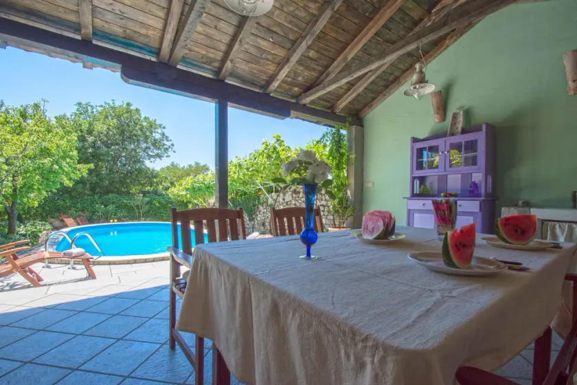 Holiday home with pool and barbecue in a quiet location - Image 1