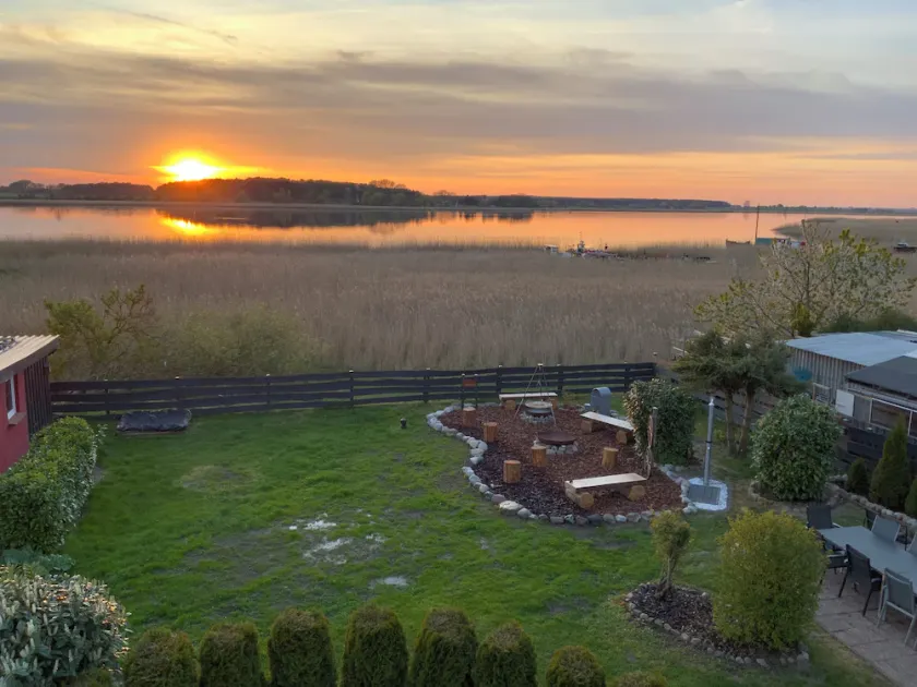 VILLA right on the water*Exclusive use *Nature*Peace and quiet*Sauna*For kids*Fire pit/BBQ area - Image 1