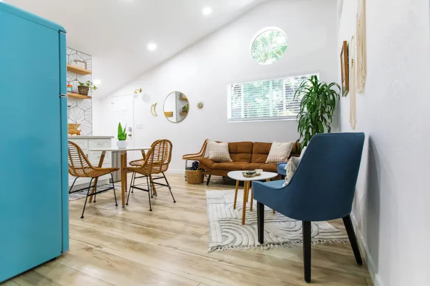 Sparkling Clean, Stylish 1-bdrm w/parking - 5 min to hiking & beach! - Image 1