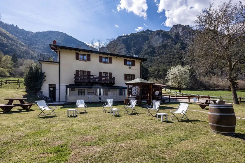 Farmhouse 'Agriturismo Val D' Egoi App 1' with Mountain View, Shared Garden and Wi-Fi - Image 1