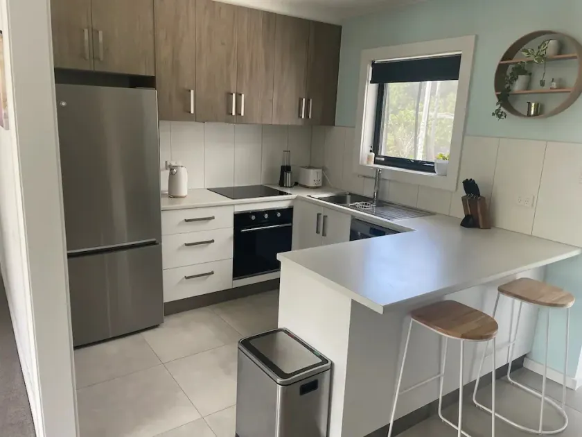 Little White House on Ecclestone close to city centre and Tamar Valley Wineries! - Image 1