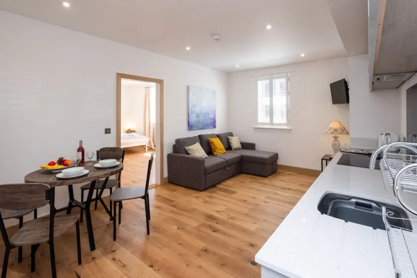 Hazel - Three Tuns Apartments, Pettistree - Image 1