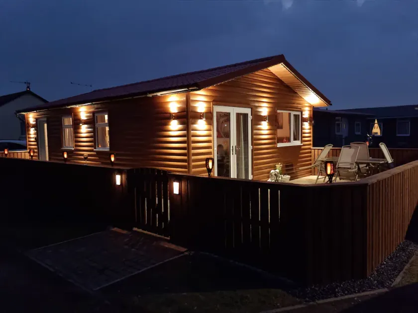 Captivatingly Stunning 2-Bed Chalet in Bridlington - Image 1