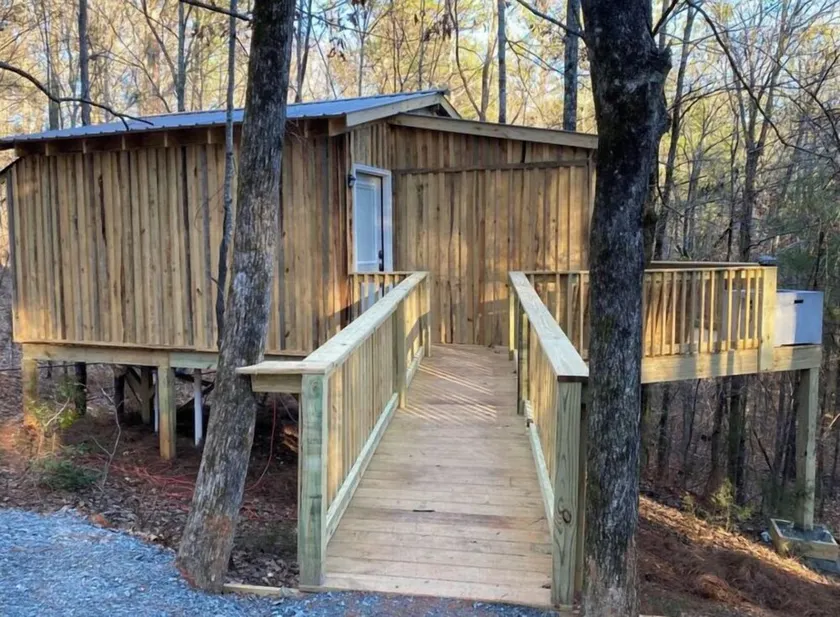 Romantic Treehouse Hideaway: Two Crackling Fireplaces Await Your Escape - Image 1