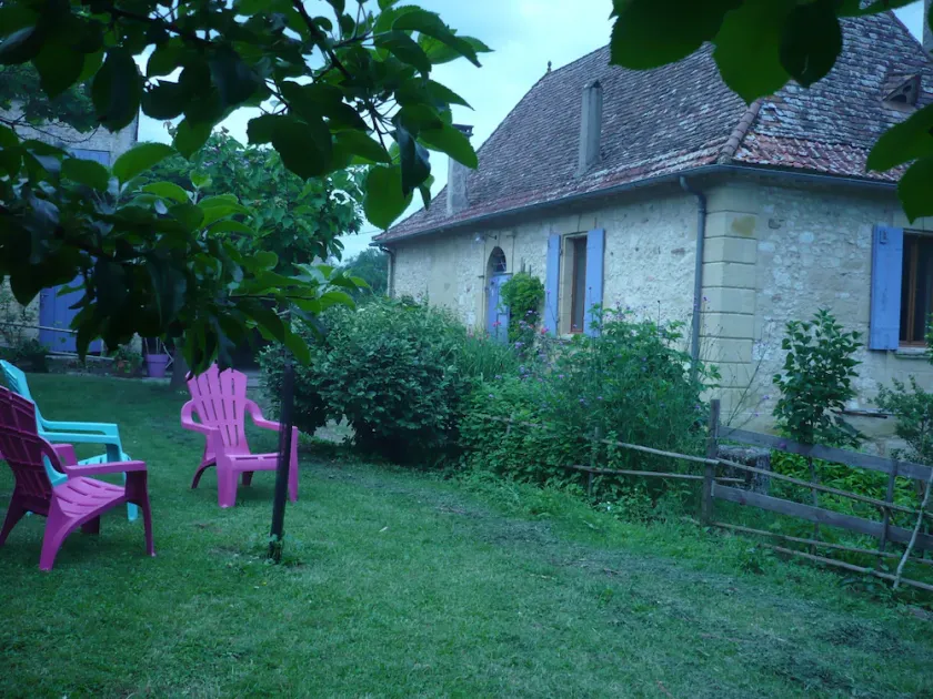 gitealienor perigord com comfort kingsizebed garden  pets big garden castel lake - Image 1