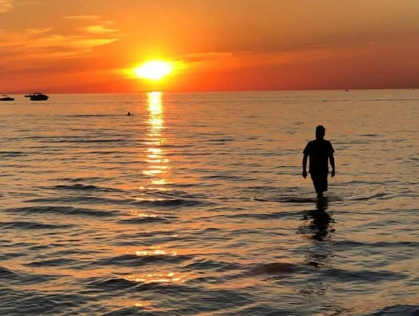 The Charmer - Grand Bend, Pinery & Ipperwash Hub! - Image 1