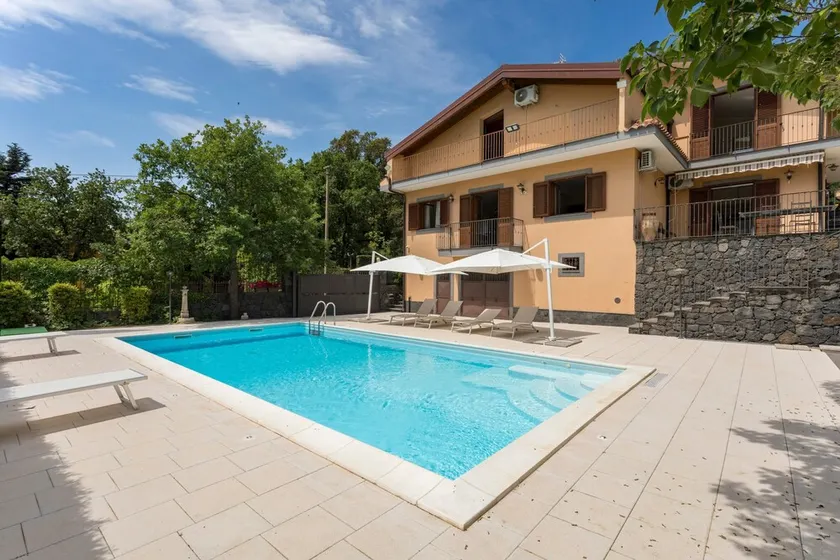 Villa Sara sull'Etna con piscina privada, bañera de hidromasaje y Wi-Fi - Image 1