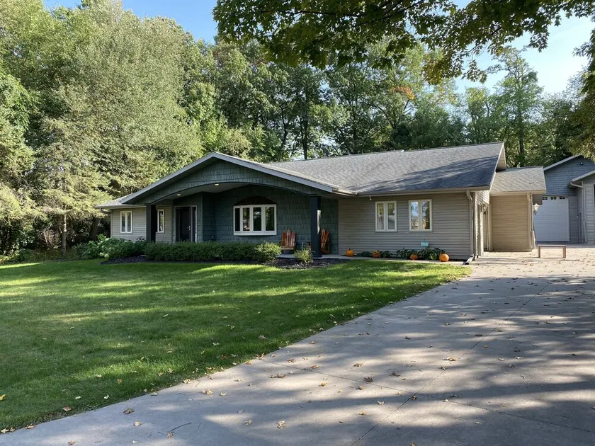 Silver Lake Wautoma - 3700 sq ft private home - sleeps 15, 4 bed, 3.5 bath - Image 1