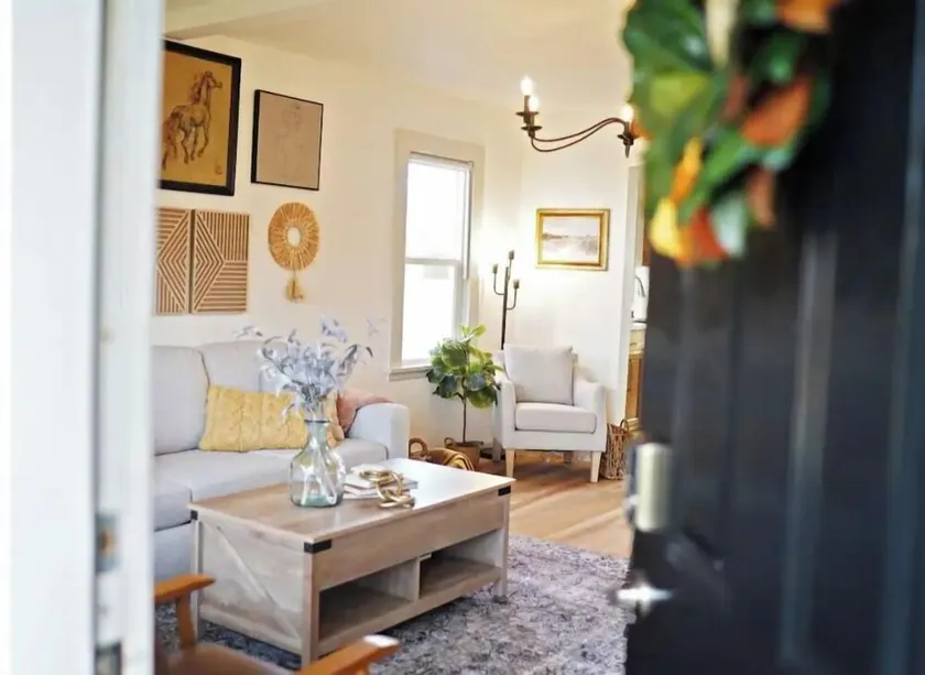 Cozy Cottage in East Peoria! - Image 1