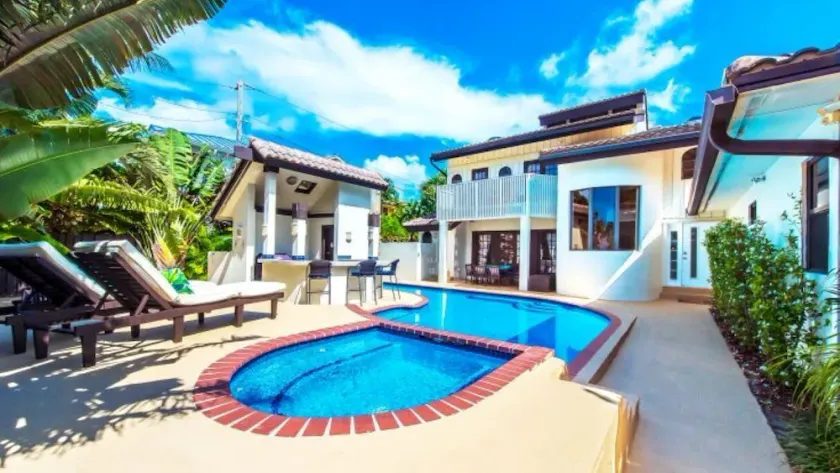 Just steps to the beach, sleeps 16, Golf cart, Dolphin Beach House huge pool! - Image 1