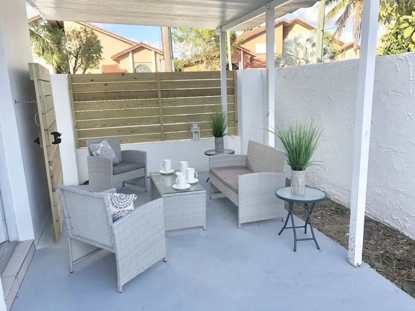 Modern & New, Excellent Location Miami 1/1. - Image 1