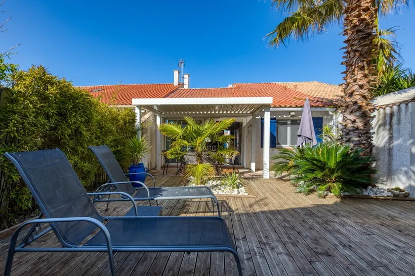 Casa vacanze 'Les Palmiers' con terrazza privata, Wi-Fi e aria condizionata - Image 1