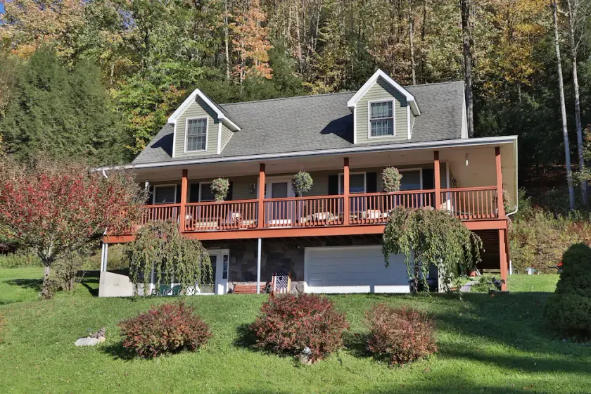 Pagey's Place - Peaceful country setting, fire pit, Foosball, amazing views - Image 1