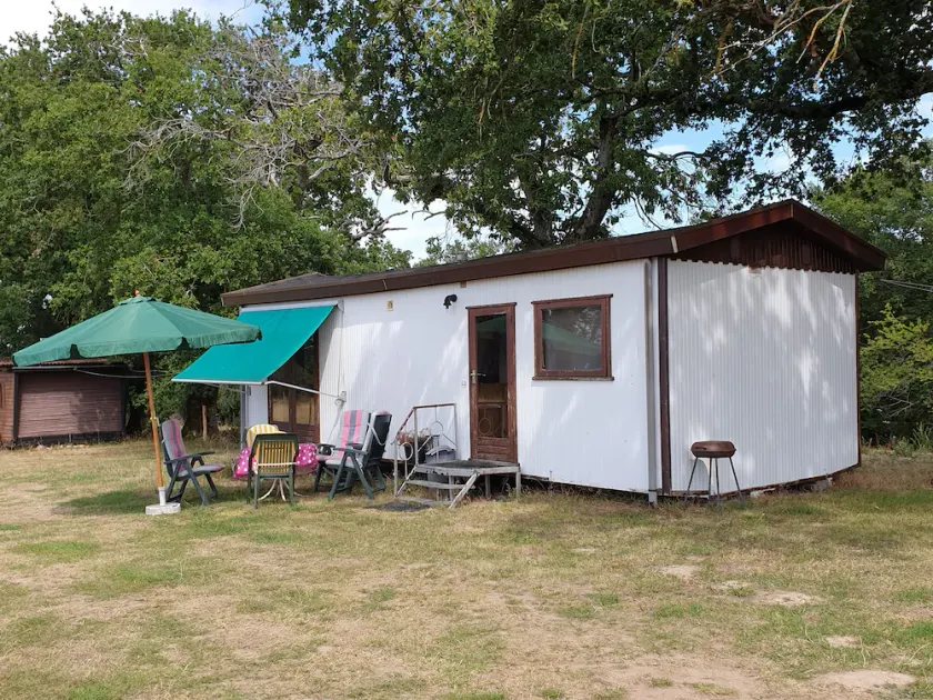 Mobile Home, for 2 adults and 3 children, surrounded by meadows with animals - Image 1