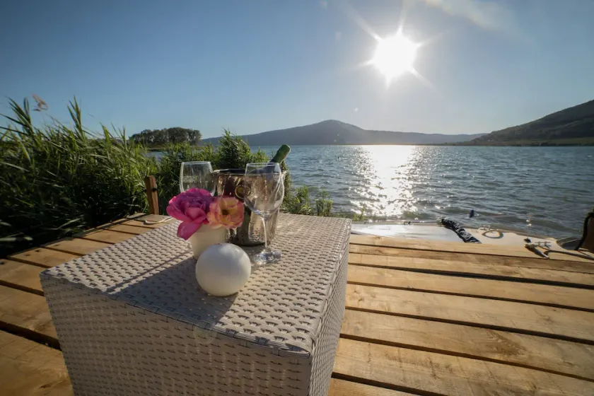 Villa on the lake of Vico - Image 1