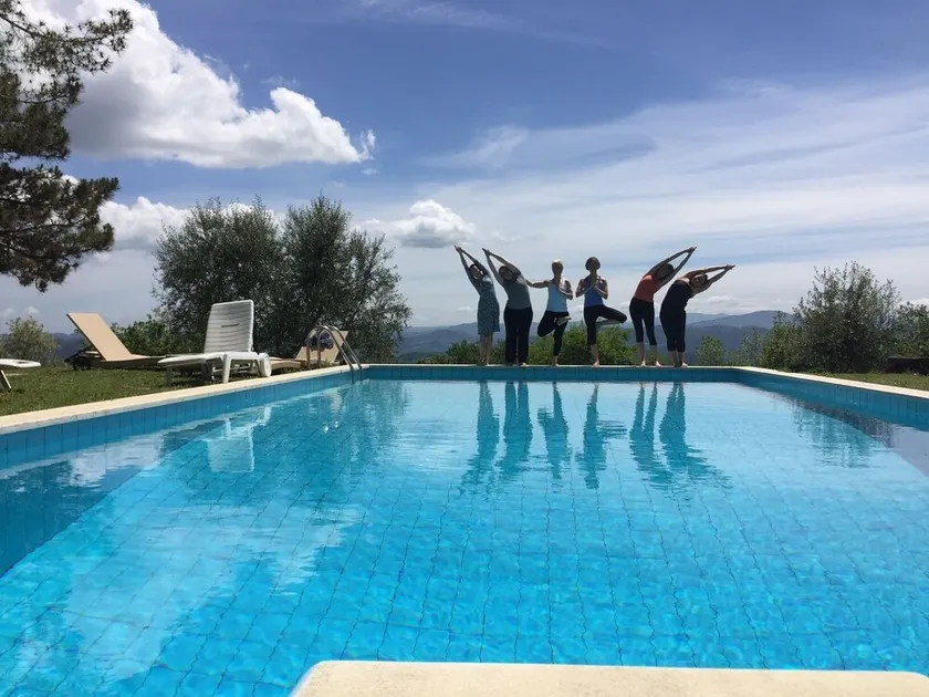 Detached house with park and pool overlooking the Tuscan-Emilian Apennines - Image 1