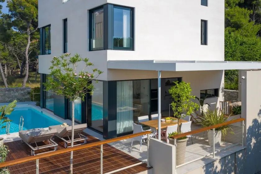 Luxury Villa Gama Prestige with Pool - Image 1