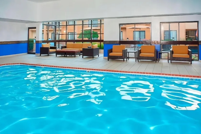Short Distance From The Well Known Sites! 2 Lovely Units, Pool, Parking! - Image 1