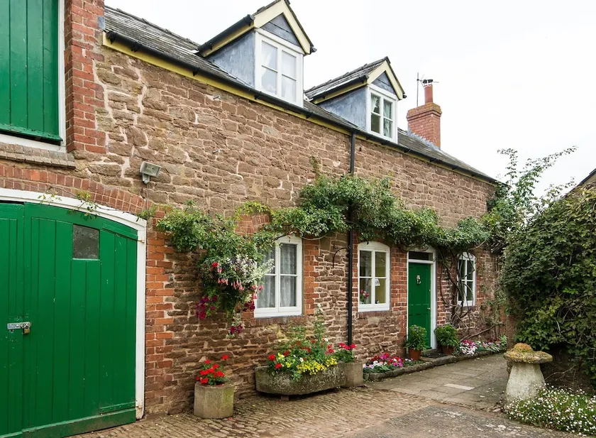 Characterful Stone Cottage  with lovely views over the Surrounding Countryside - Image 1
