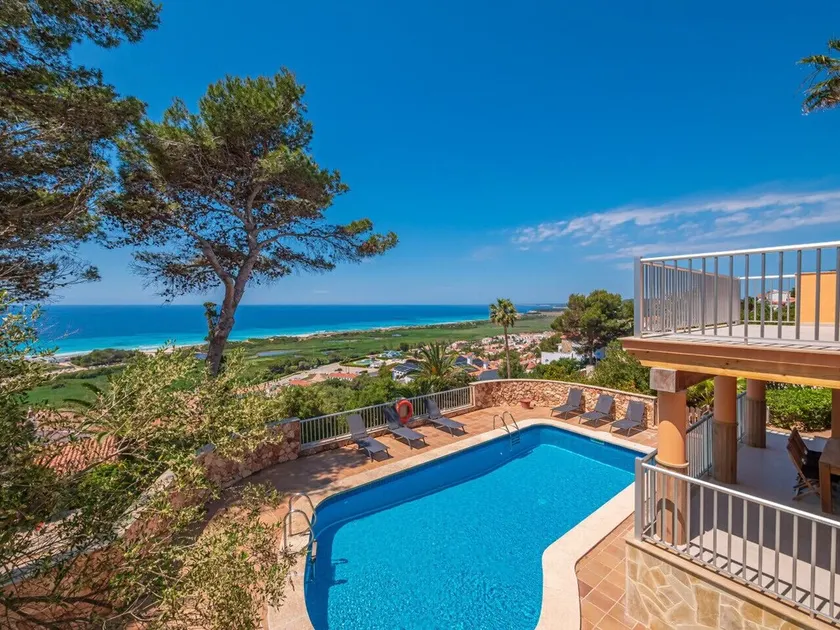 5 bedroom villa with stunning sea views - Image 1