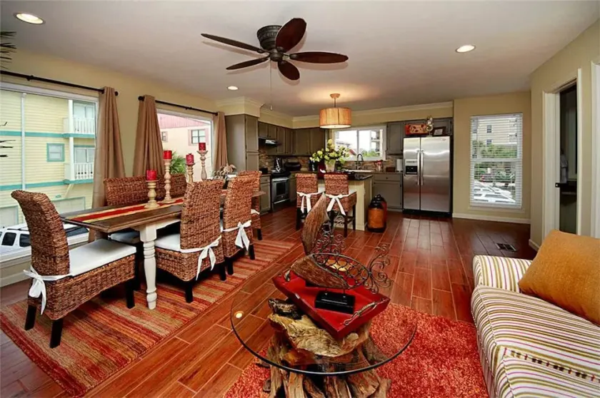 Snowbird Winter Specials Only 1 House til Beachfront, Front & Back Deck BBQ Grill - Image 1