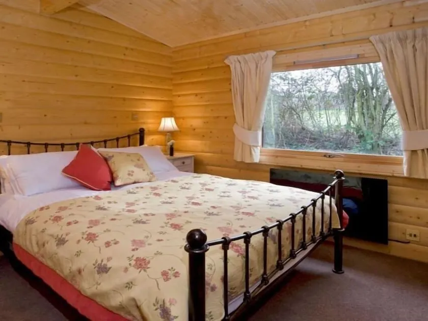 Deluxe Lodge with River view and Garden at Cherbridge Lodges – Riverside lodges - Image 1