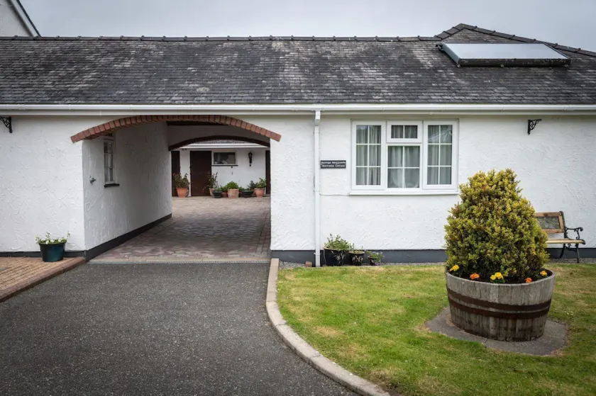 Minffordd Cottage, Moelfre - Image 1
